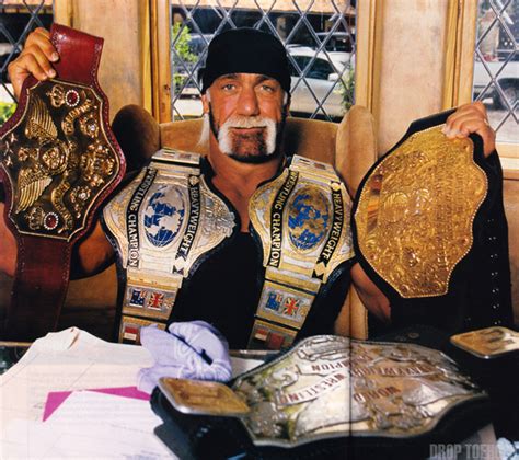 hulk hogan wearing replica belt